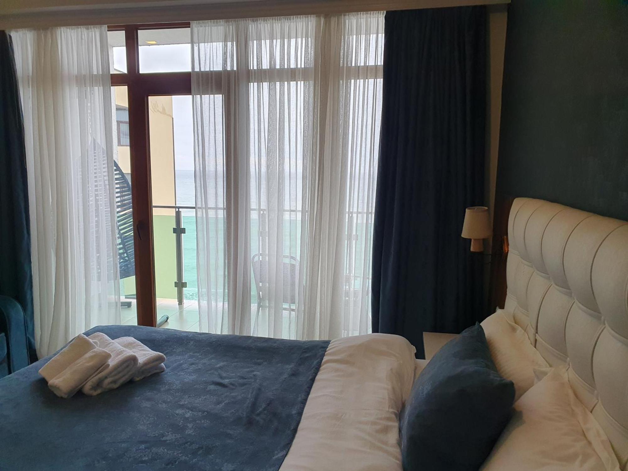The Fresh Wave Hotel Батуми Экстерьер фото